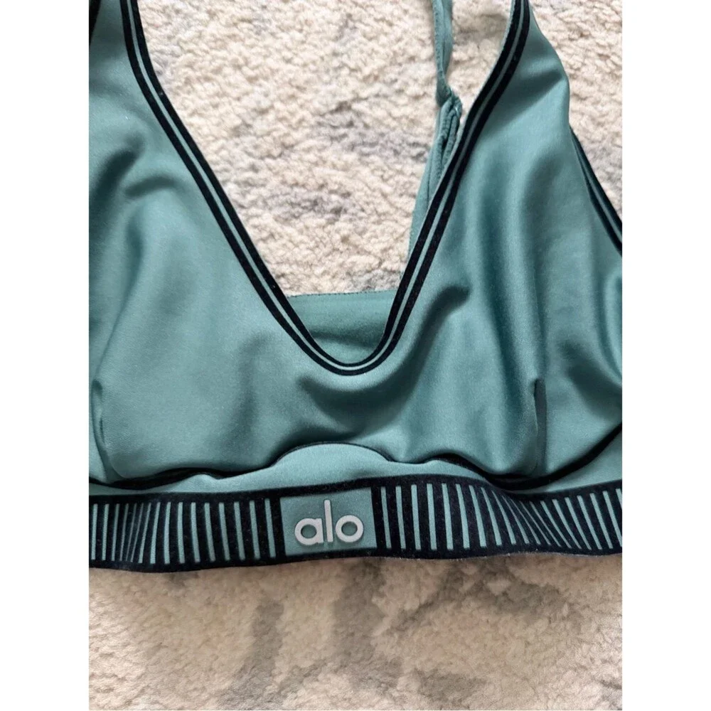 Alo Yoga Airlift Line Up Bra Winter Ivy M